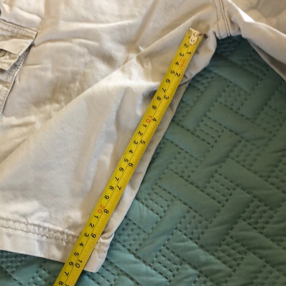 Levi’s Khaki Cargo Shorts. - Picture 5 of 7